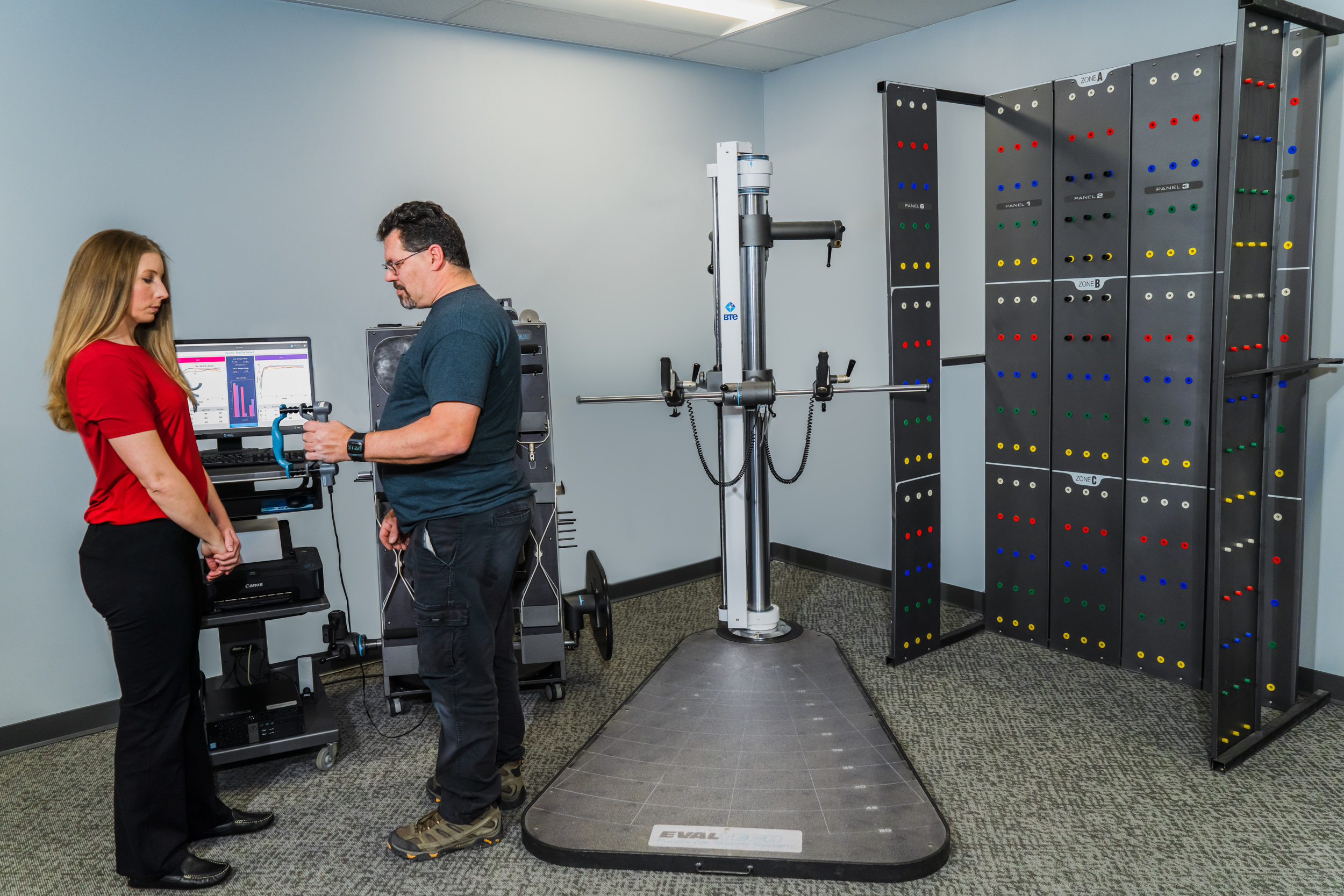 Patient undergoing evaluation with BTE Evaltech 